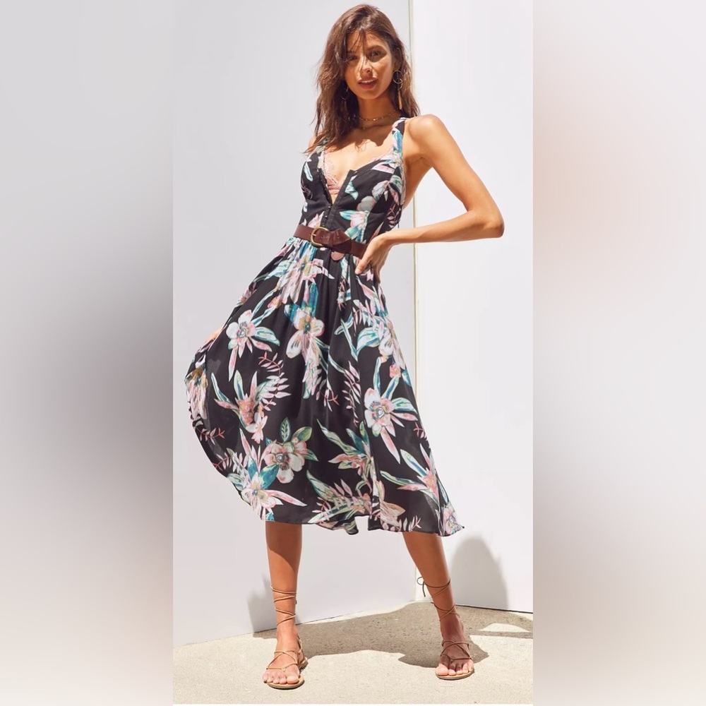 Kimchi Blue Bermuda Nights Black and Pink Floral Midi Dress